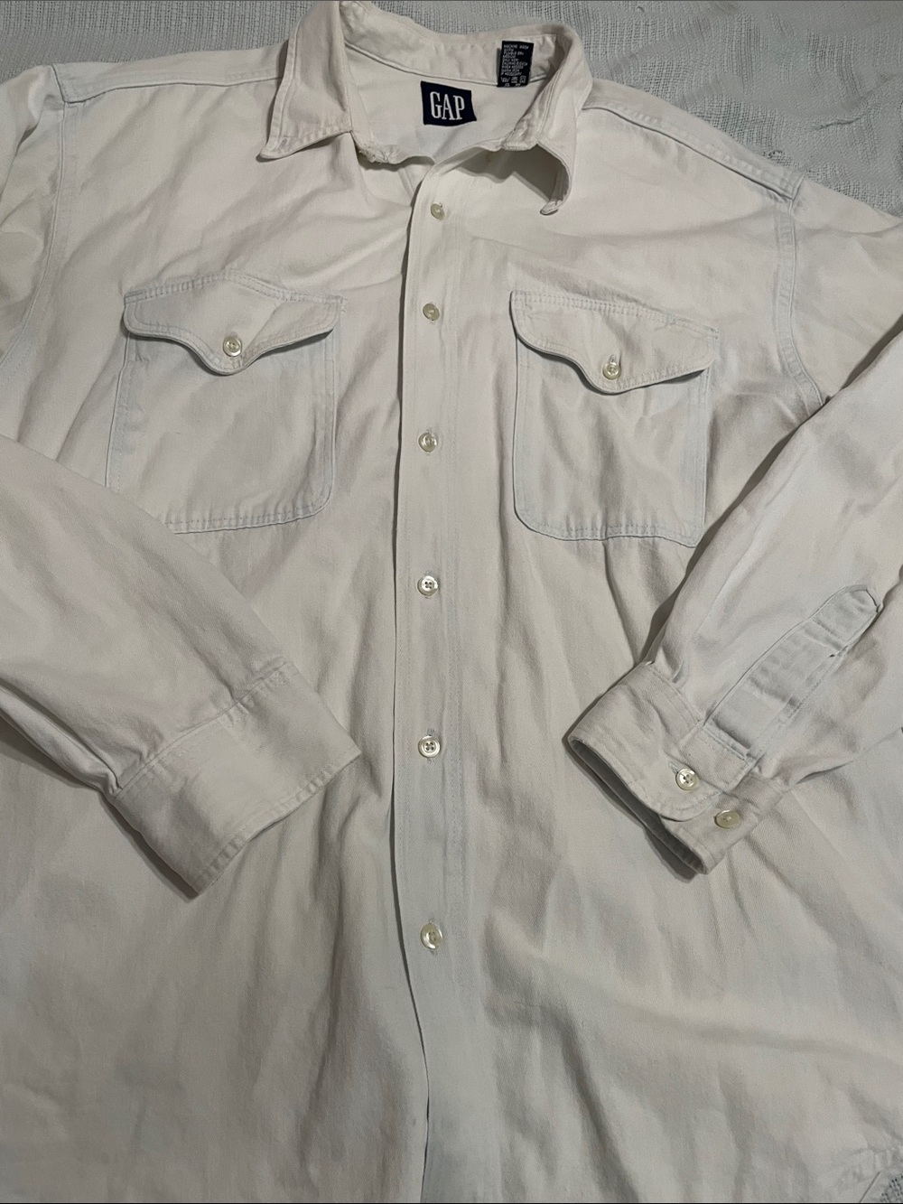 GAP Men's White Button-Down Casual Shirt with Chest Pockets